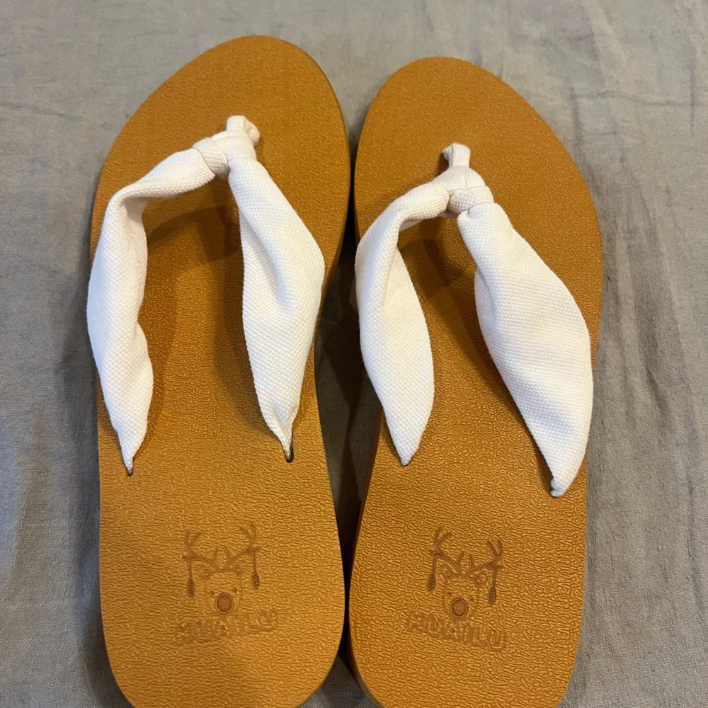KuaiLu Womens thong sandals- Ladies size 10: Lightweight - NEW